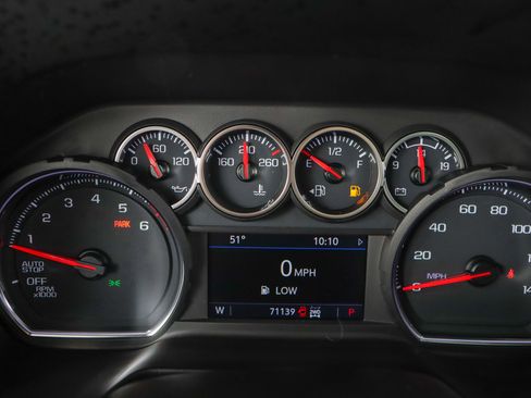 Used 2021 Chevrolet Suburban Z71 image 16