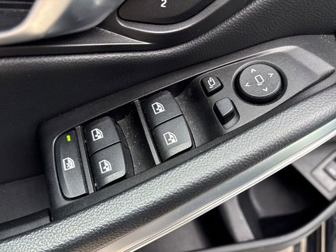 Used 2019 BMW 330i xDrive Sedan w/ Convenience Package image 13