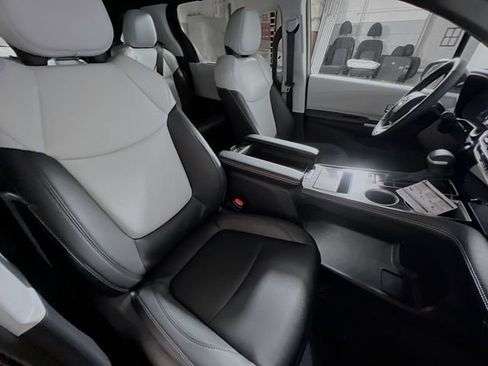 New 2026 Toyota Sienna XSE image 28