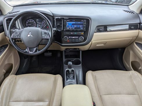Used 2016 Mitsubishi Outlander SE image 13