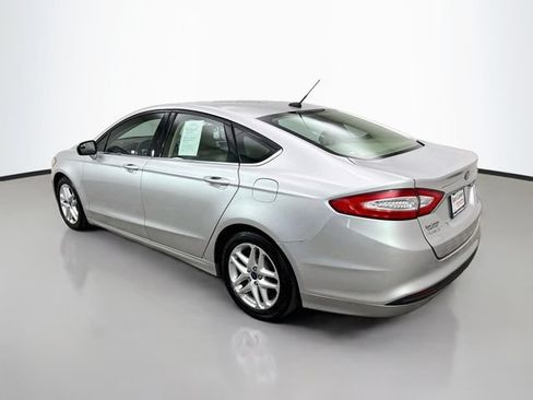 Used 2016 Ford Fusion SE FWD image 5
