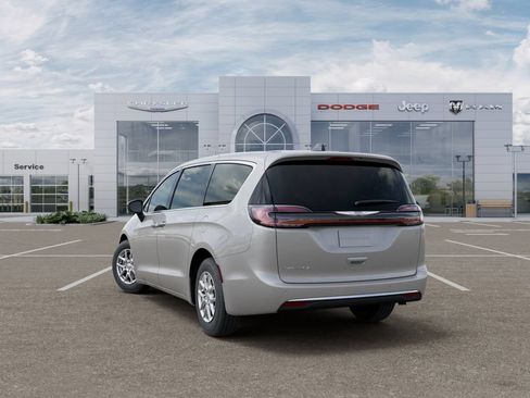 New 2026 Chrysler Pacifica Select FWD image 3