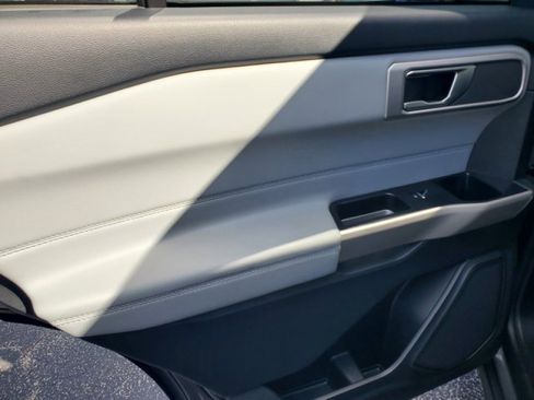 Used 2023 Ford Explorer XLT w/ Equipment Group 202A image 29