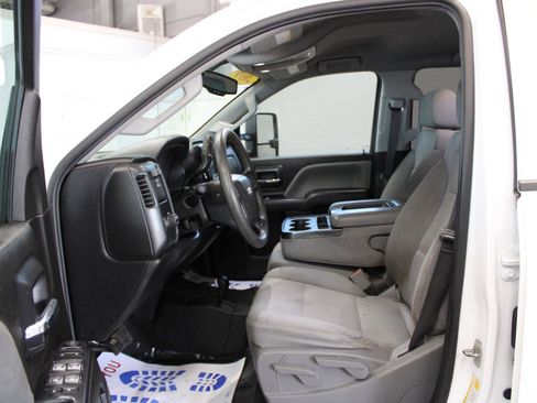 Used 2019 Chevrolet Silverado 2500 W/T w/ Snow Plow Prep Package image 10