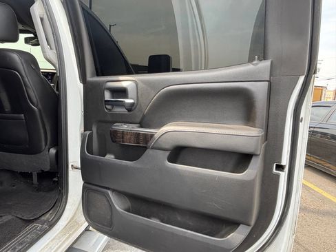 Used 2015 GMC Sierra 2500 Denali w/ Duramax Plus Package AWD/4WD image 19