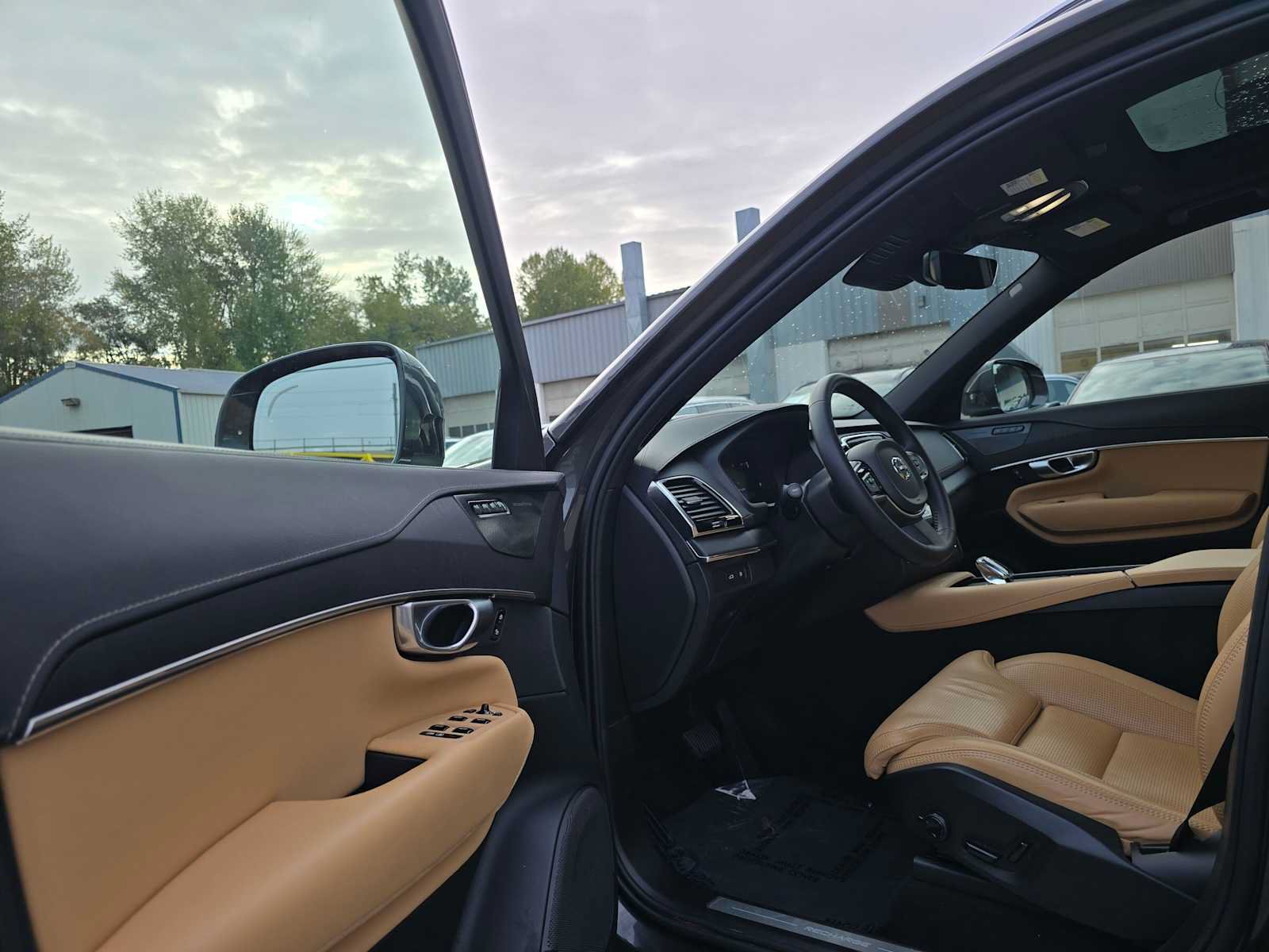 Certified 2024 Volvo XC90 T8 Ultimate w/ Protection Package Premier AWD/4WD image 22
