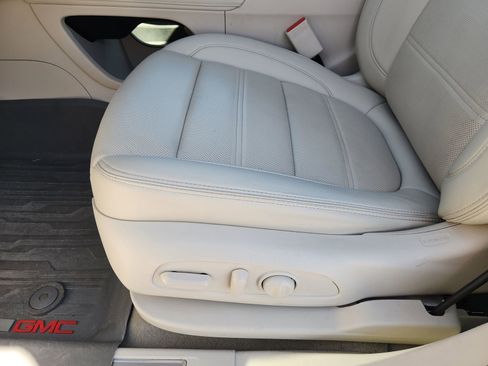 Used 2022 GMC Acadia Denali w/ Denali Technology Package image 28