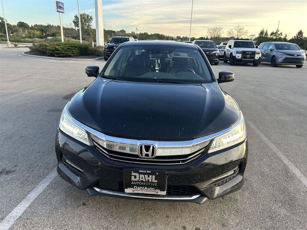 Used 2017 Honda Accord Touring image 2