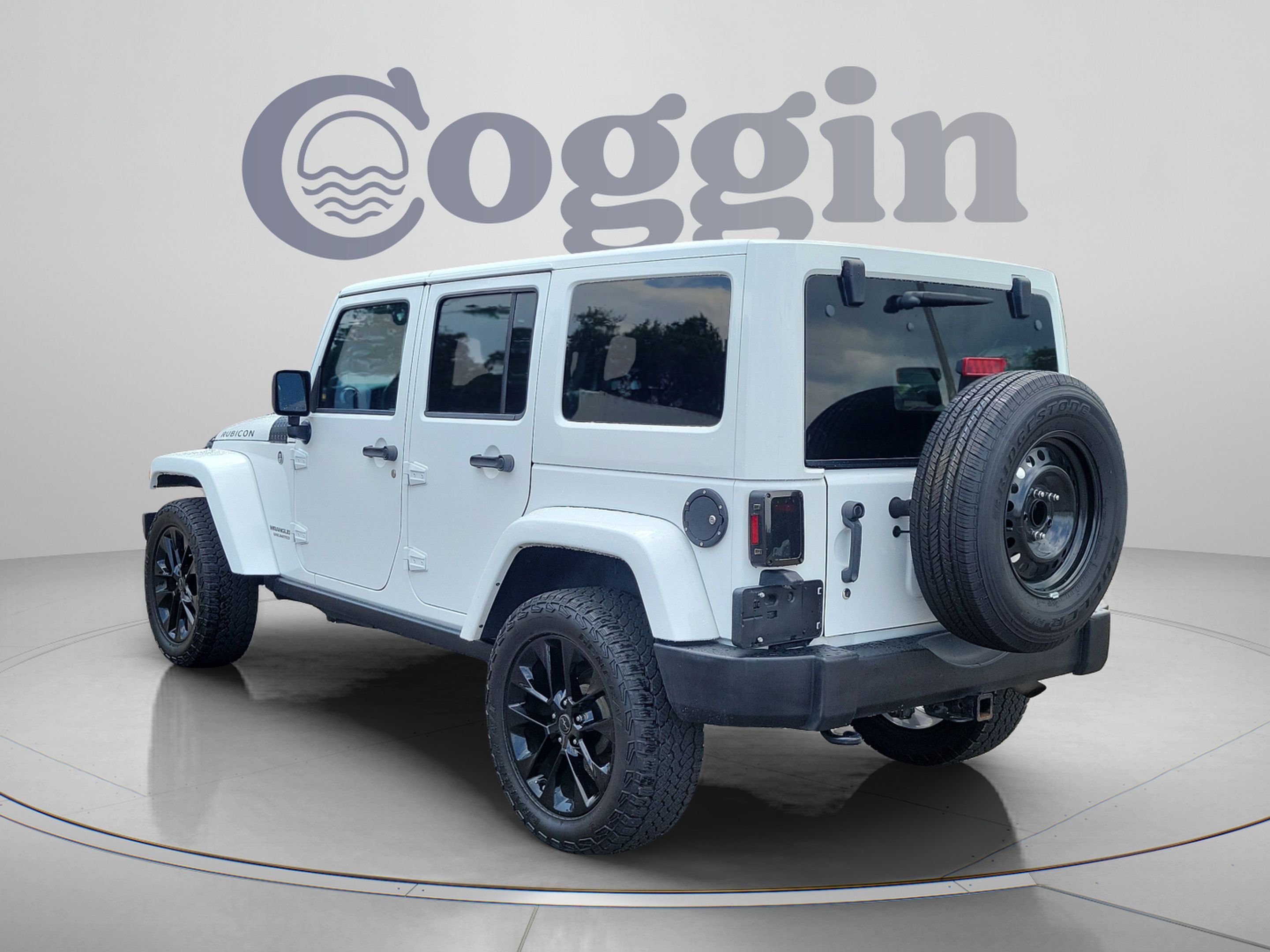 Used 2014 Jeep Wrangler Unlimited Rubicon w/ Connectivity Group AWD/4WD image 3