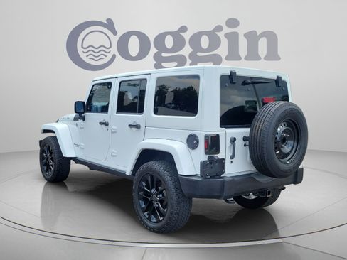 Used 2014 Jeep Wrangler Unlimited Rubicon w/ Connectivity Group AWD/4WD image 3