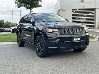 Used 2018 Jeep Grand Cherokee Altitude image 1