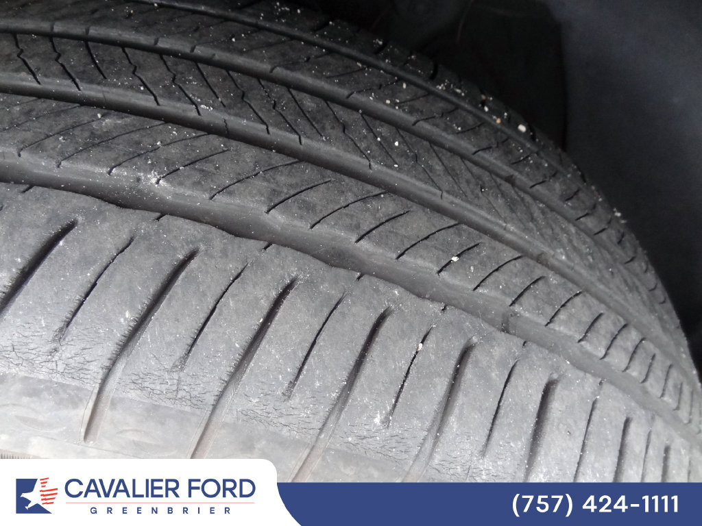 Used 2019 Toyota RAV4 XLE Premium FWD image 18