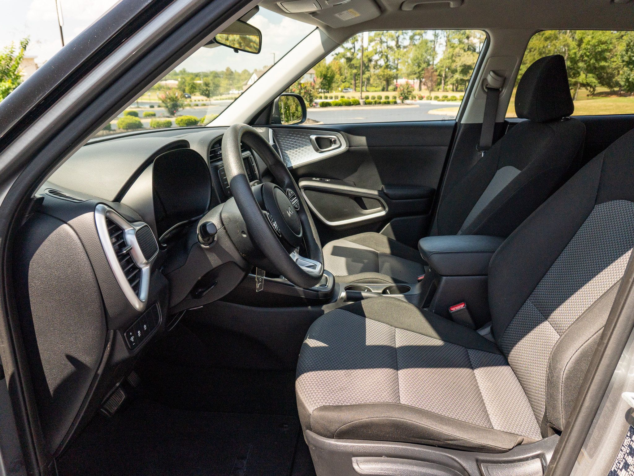Used 2023 Kia Soul LX w/ LX Technology Package FWD image 12
