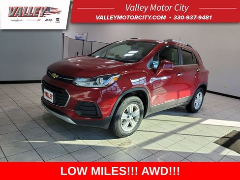 Used 2018 Chevrolet Trax LT w/ LT Convenience Package image 1