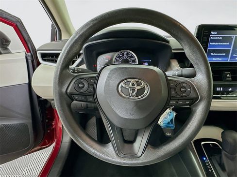 Used 2022 Toyota Corolla LE image 18