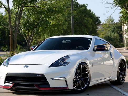 Used 2018 Nissan 370Z NISMO image 2