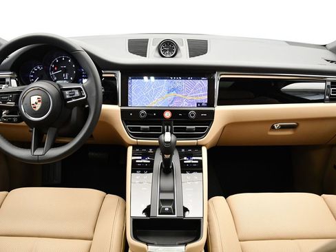 Used 2025 Porsche Macan image 20