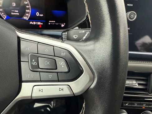 Used 2024 Volkswagen Taos SE image 16