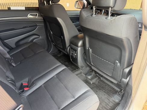 Used 2021 Jeep Grand Cherokee Laredo AWD/4WD image 44