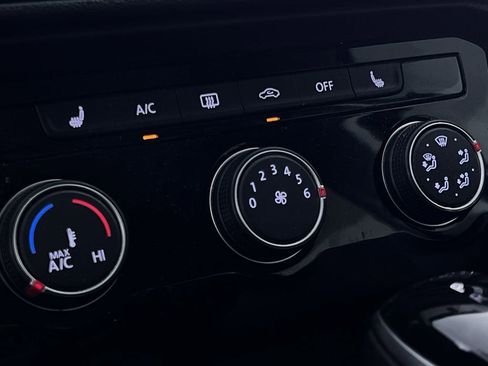 Used 2023 Volkswagen Taos SE image 19