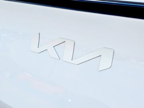 Used 2024 Kia Sportage SX image 3