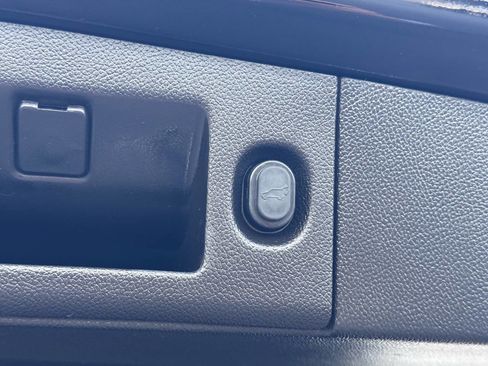 Used 2019 Chevrolet Tahoe Premier image 46