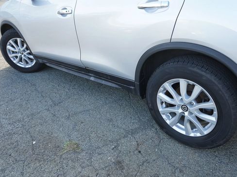 Used 2018 Nissan Rogue SV FWD image 6