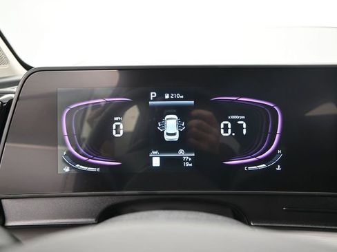 Used 2025 Kia Sportage EX image 8