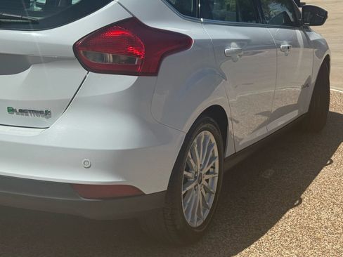 Used 2018 Ford Focus Electric Hatchback FWD image 3
