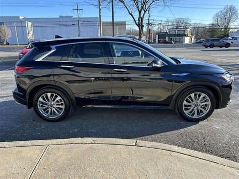 Certified 2024 INFINITI QX50 Luxe image 9