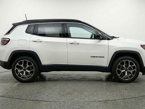 Used 2025 Jeep Compass Limited image 11