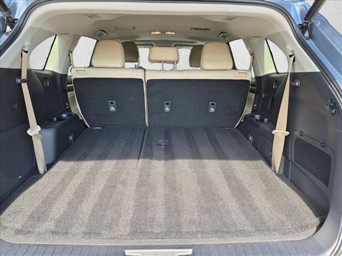 Used 2023 Toyota Highlander Limited FWD image 6