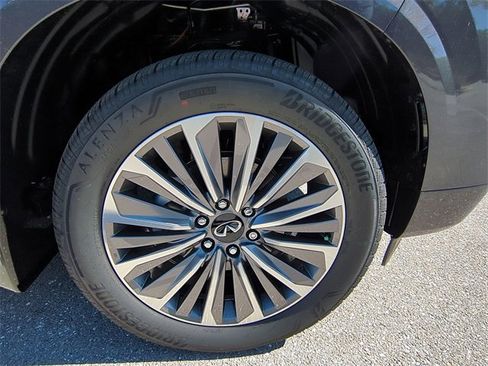 New 2026 INFINITI QX80 Luxe image 11