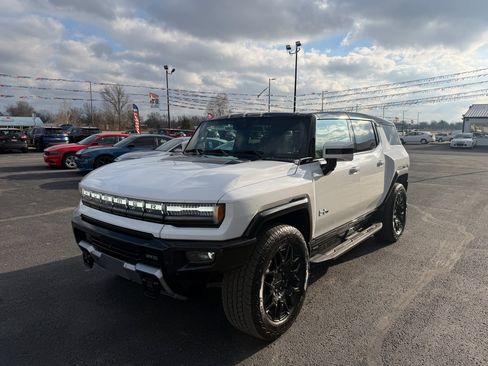 Used 2025 GMC Hummer EV 2X w/ LPO, Cargo Utility Package image 11