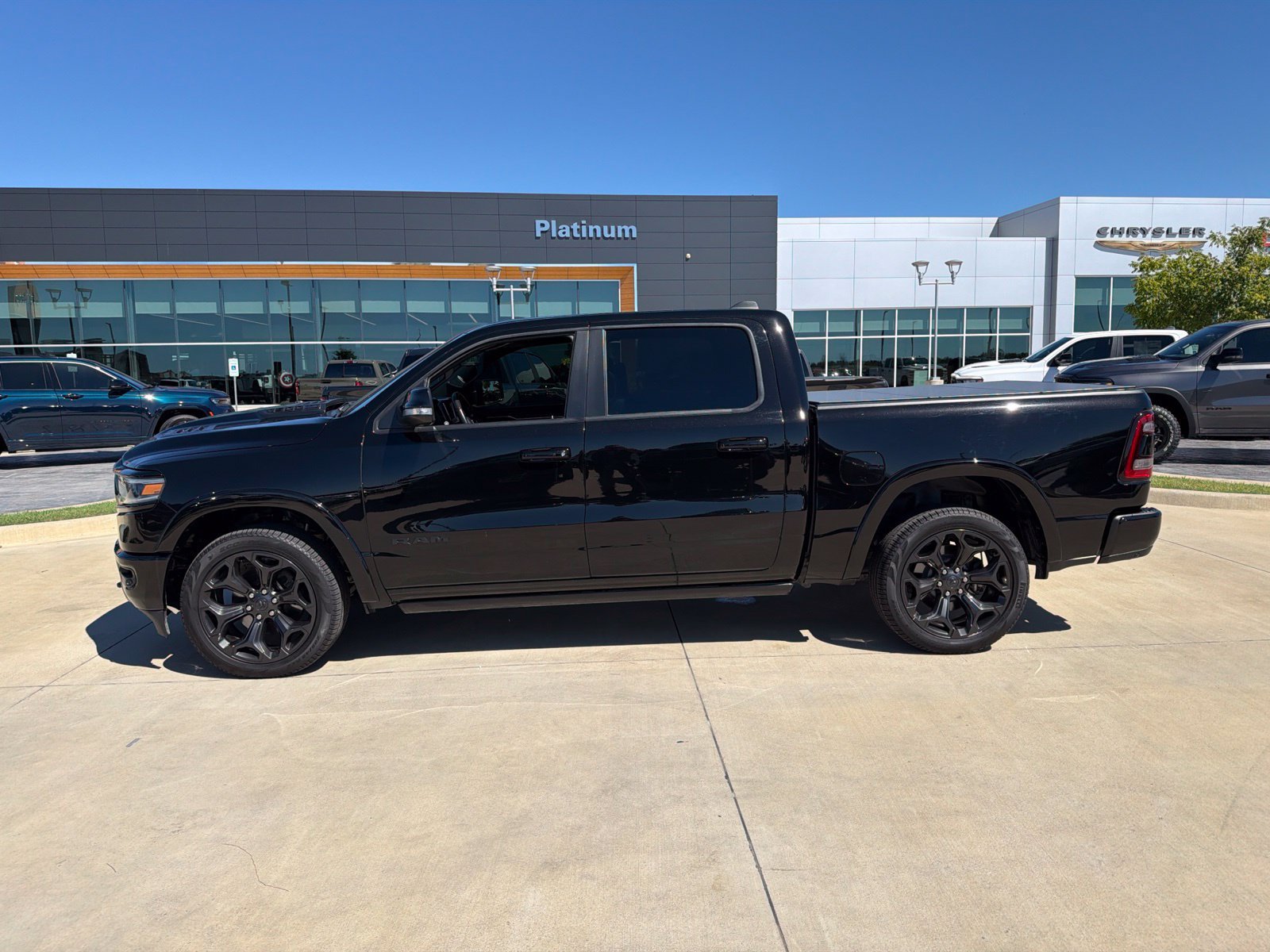 Used 2022 RAM 1500 Limited AWD/4WD image 2