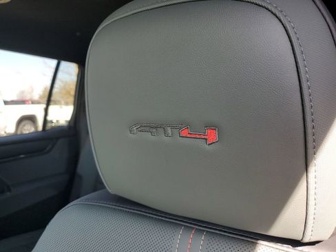 New 2026 GMC Acadia AT4 w/ Luxury Package AWD/4WD image 32