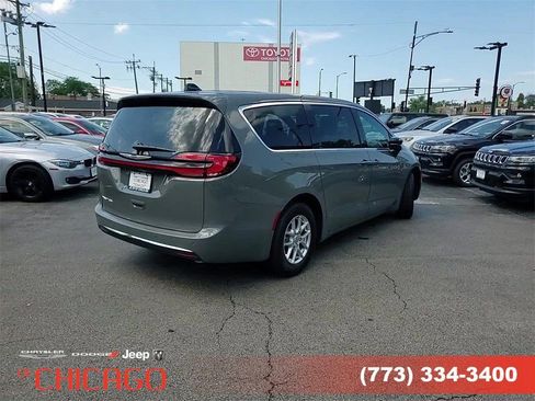 New 2025 Chrysler Pacifica Select image 5