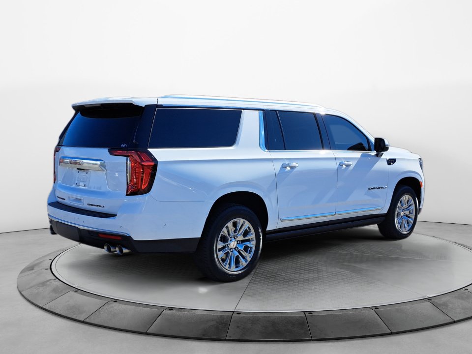 Used 2023 GMC Yukon XL Denali w/ Advanced Technology Package AWD/4WD image 6