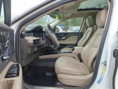 Used 2020 Lincoln Corsair AWD w/ Premium Package image 13