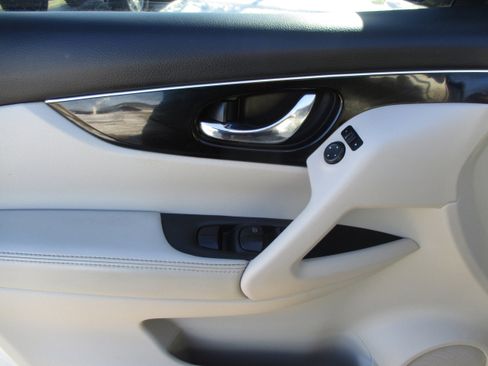 Used 2019 Nissan Rogue Sport SL image 28