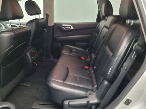 Used 2018 Nissan Pathfinder SL image 18