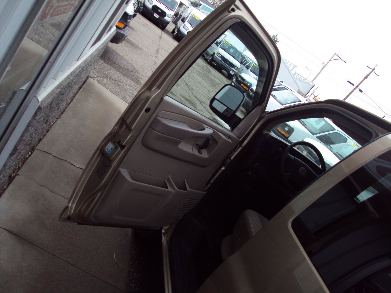 Used 2011 Chevrolet Express 1500 LT w/ LT Preferred Equipment Group AWD/4WD image 18