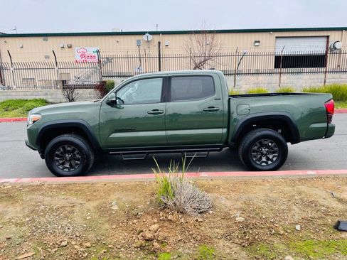Used 2021 Toyota Tacoma SR5 w/ Trail Edition image 7
