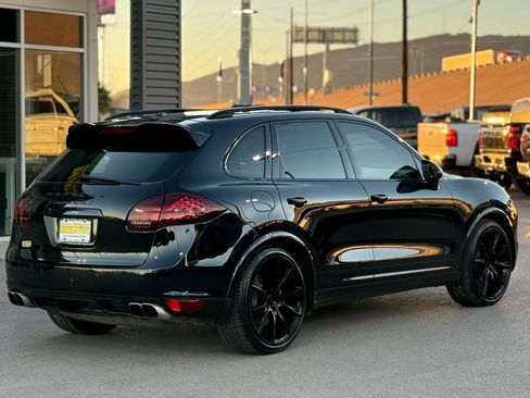 Used 2014 Porsche Cayenne Turbo image 7