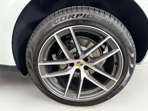 Used 2026 Porsche Macan AWD/4WD image 32