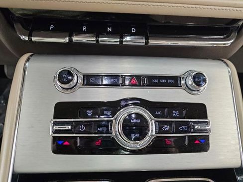 Used 2023 Lincoln Aviator AWD w/ Premium Package image 18