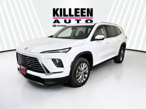 Used 2025 Buick Enclave Preferred AWD/4WD image 3