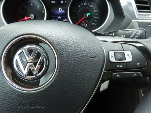 Used 2021 Volkswagen Tiguan S image 12