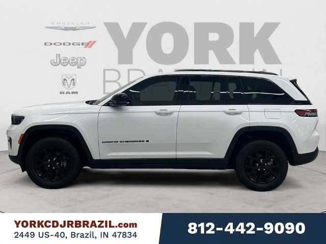 Used 2024 Jeep Grand Cherokee Altitude AWD/4WD image 2