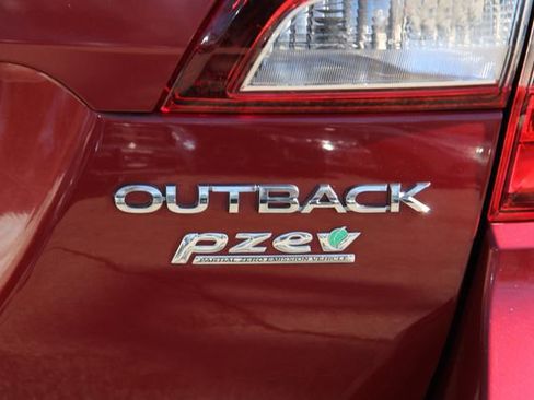 Used 2017 Subaru Outback 2.5i Premium image 7